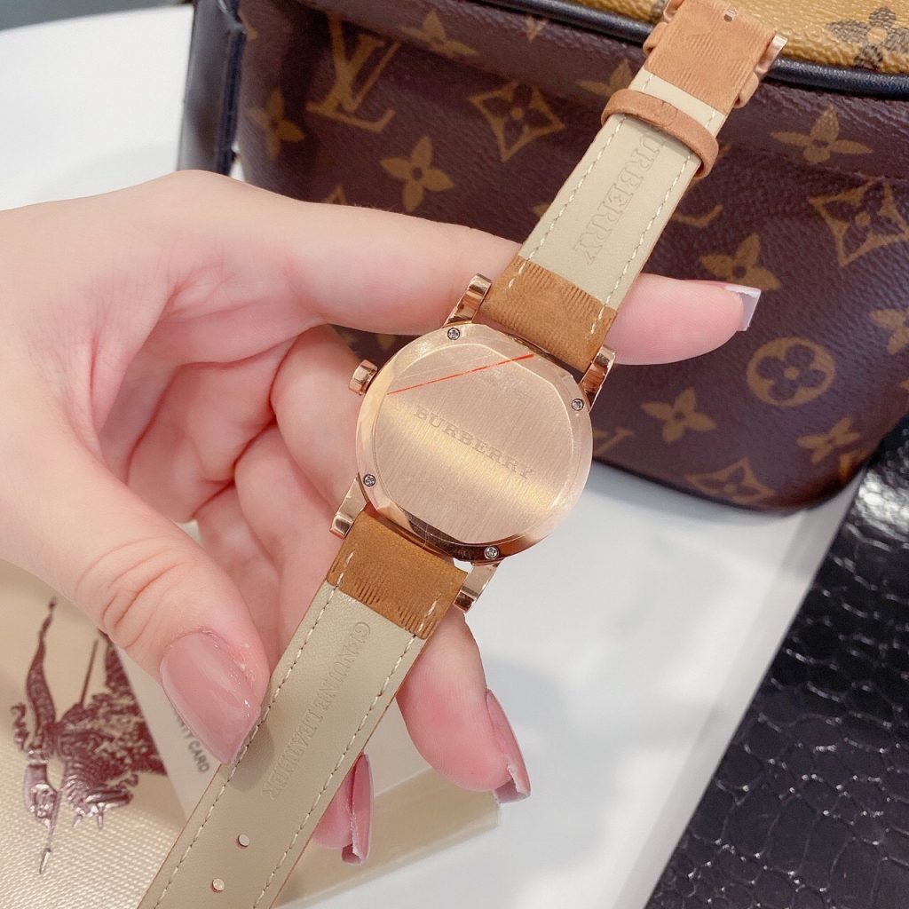 Đồng hồ Buberry nữ mặt tròn