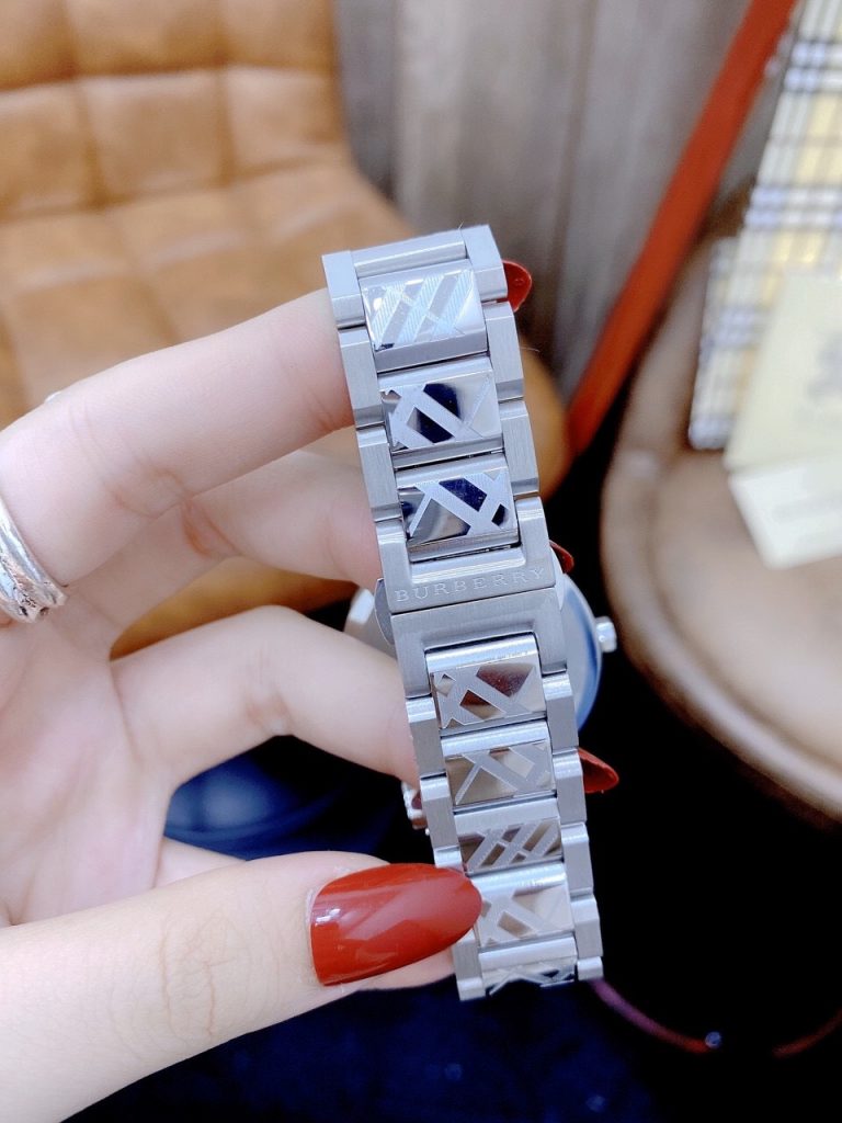 Đồng hồ Burberry nam dây kim loại