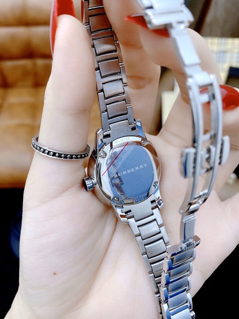 Đồng hồ Burberry nữ dây kim loại