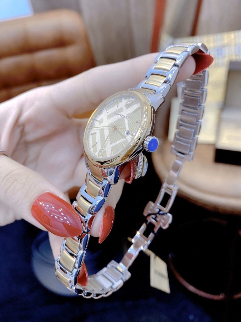 Đồng hồ Burberry nữ dây kim loại