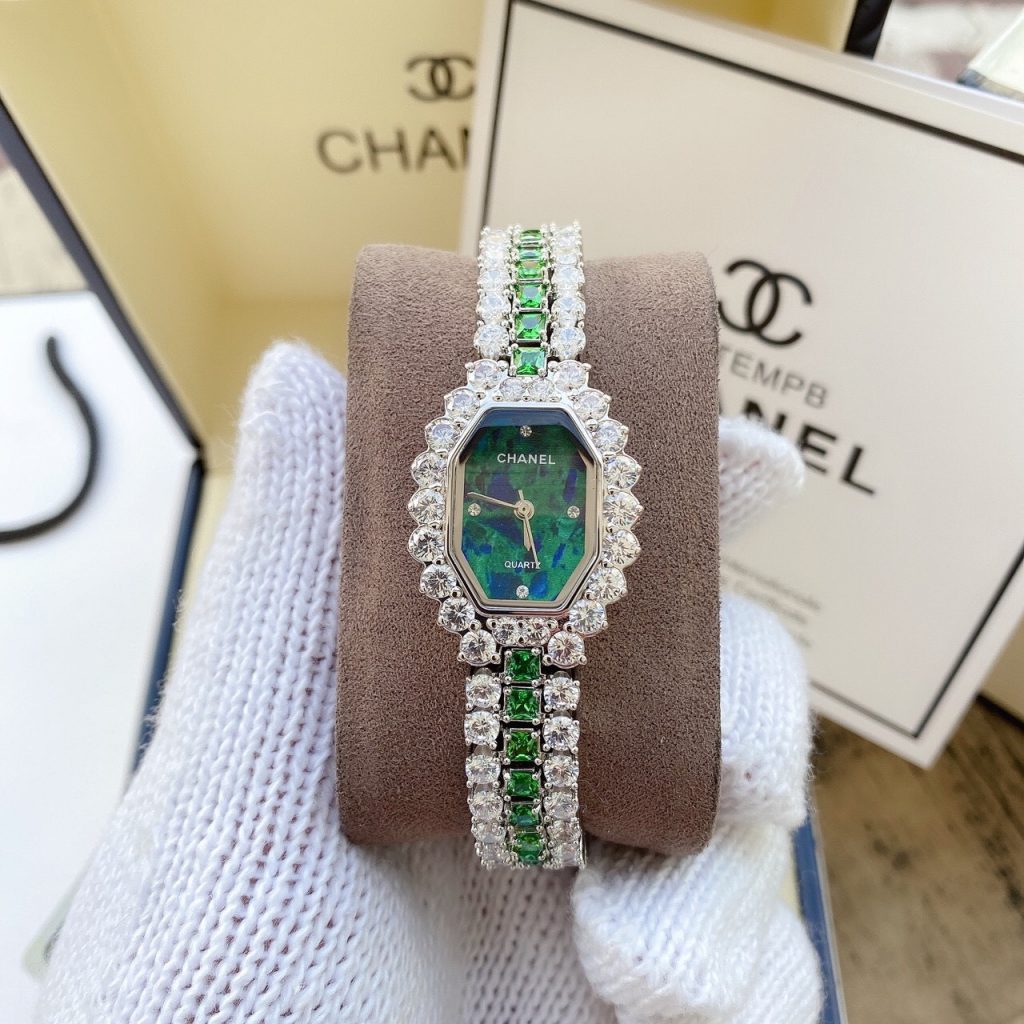 Đồng hồ Chanel đính đá