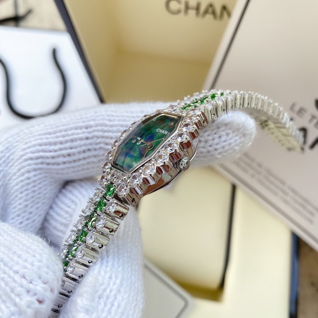 Đồng hồ Chanel nữ đính đá