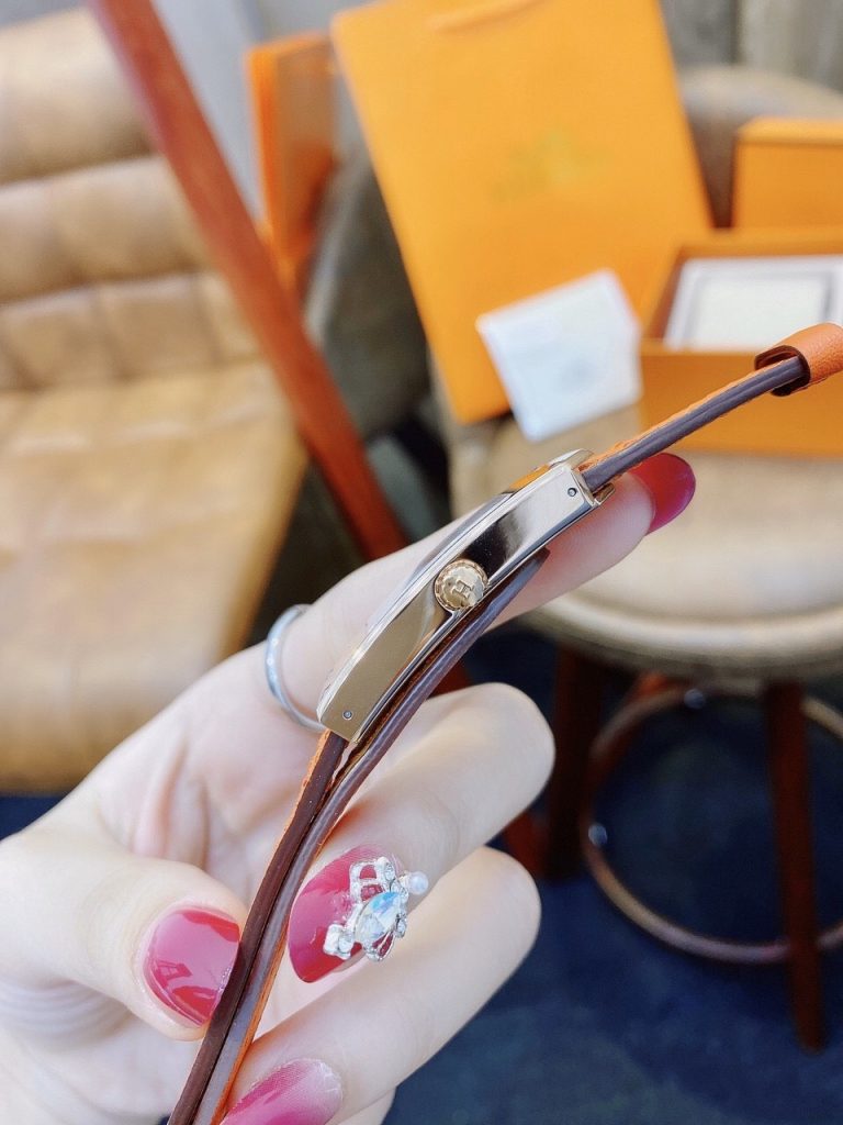 Đồng hồ Hermes nữ mặt nhỏ