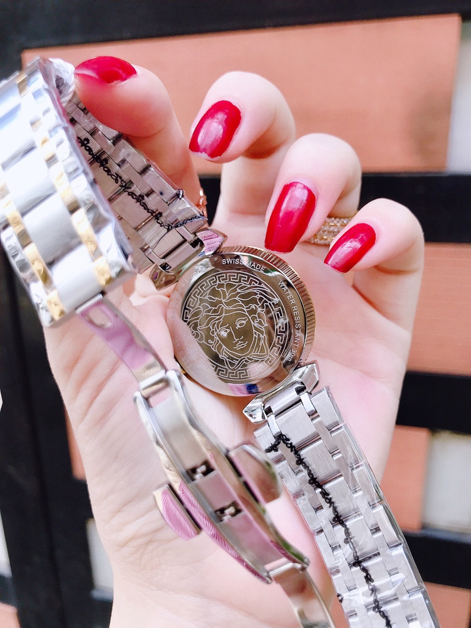 Đồng hồ nữ hàng hiệu Đồng hồ nữ hàng hiệu