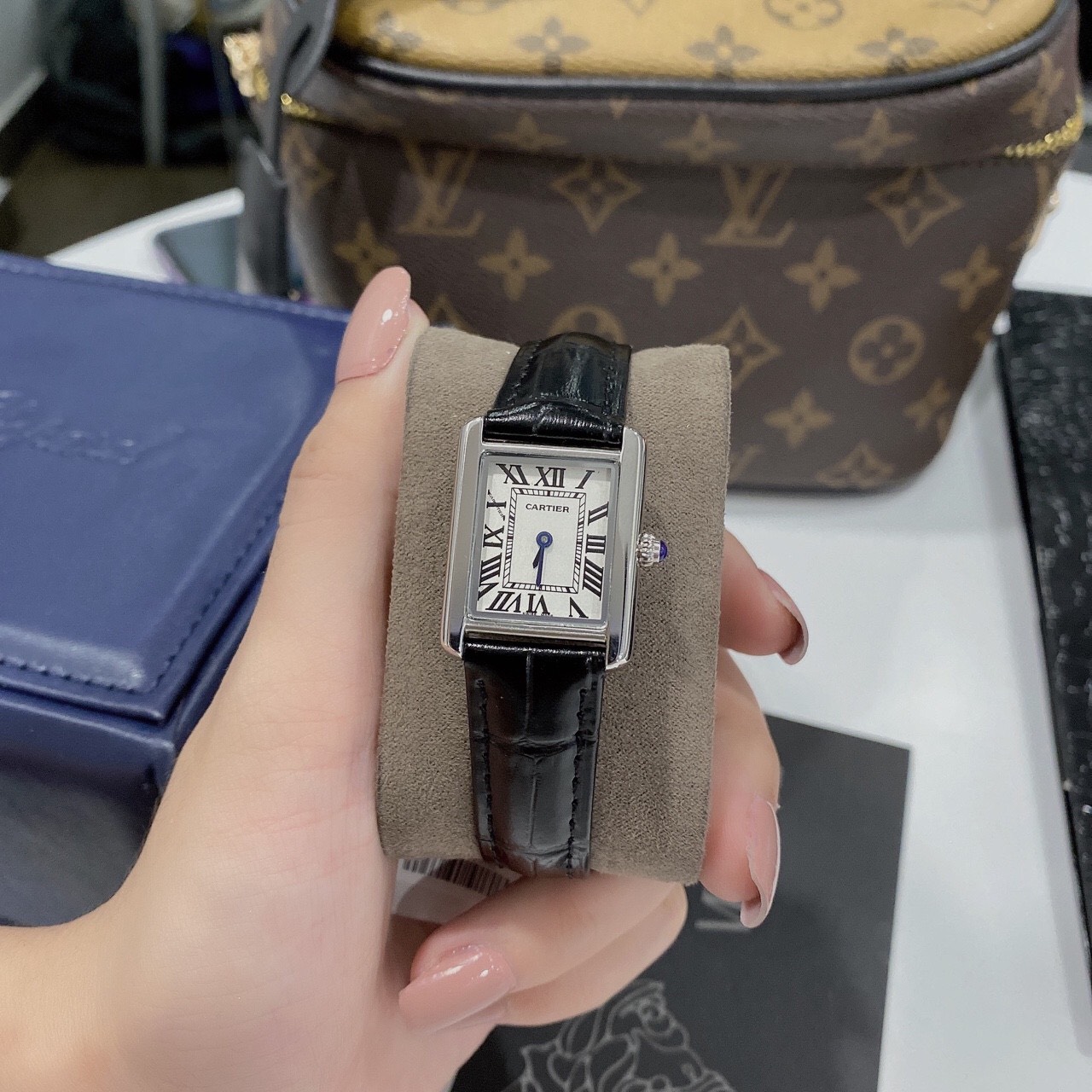 Đồng hồ Cartier nữ Đồng hồ Cartier nữ