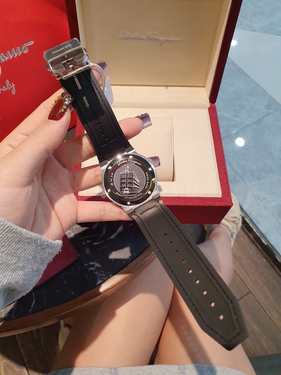 Đồng hồ Salvatore Ferragamo F80 nam Classic Watch xách tay màu đen