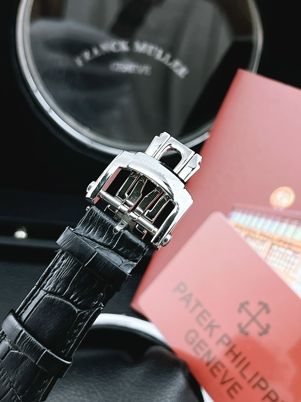 Đồng hồ Patek Philippe Nautilus Đồng hồ Patek Philippe Nautilus