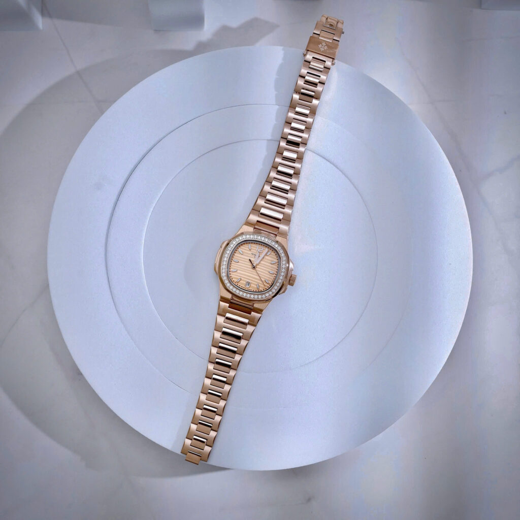 Đồng hồ Patek Philippe nữ Nautilus rose gold mặt vuông đính đá Fake cao cấp 32mm