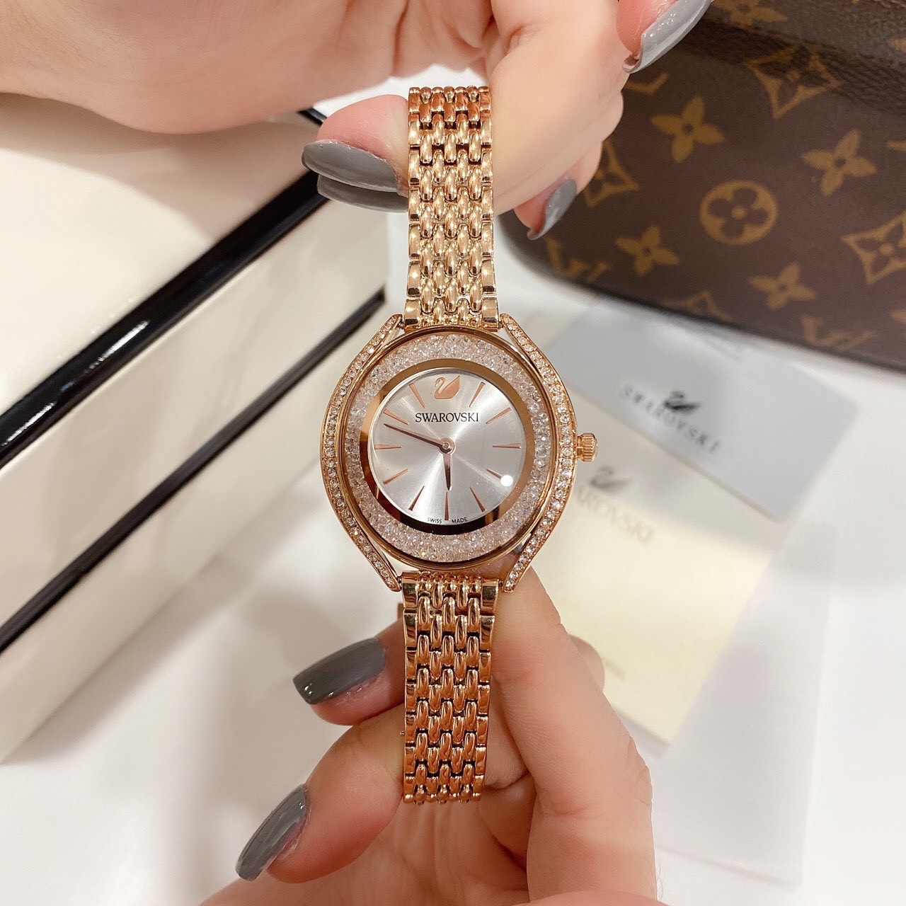 Đồng hồ Swarovski giá rẻ Đồng hồ Swarovski giá rẻ