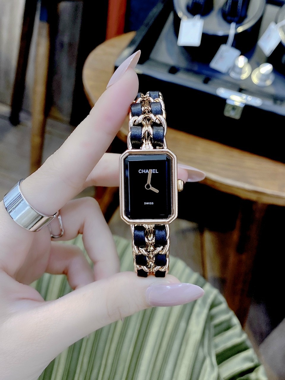 Đồng hồ Chanel nữ dây kim loại Đồng hồ Chanel nữ dây kim loại