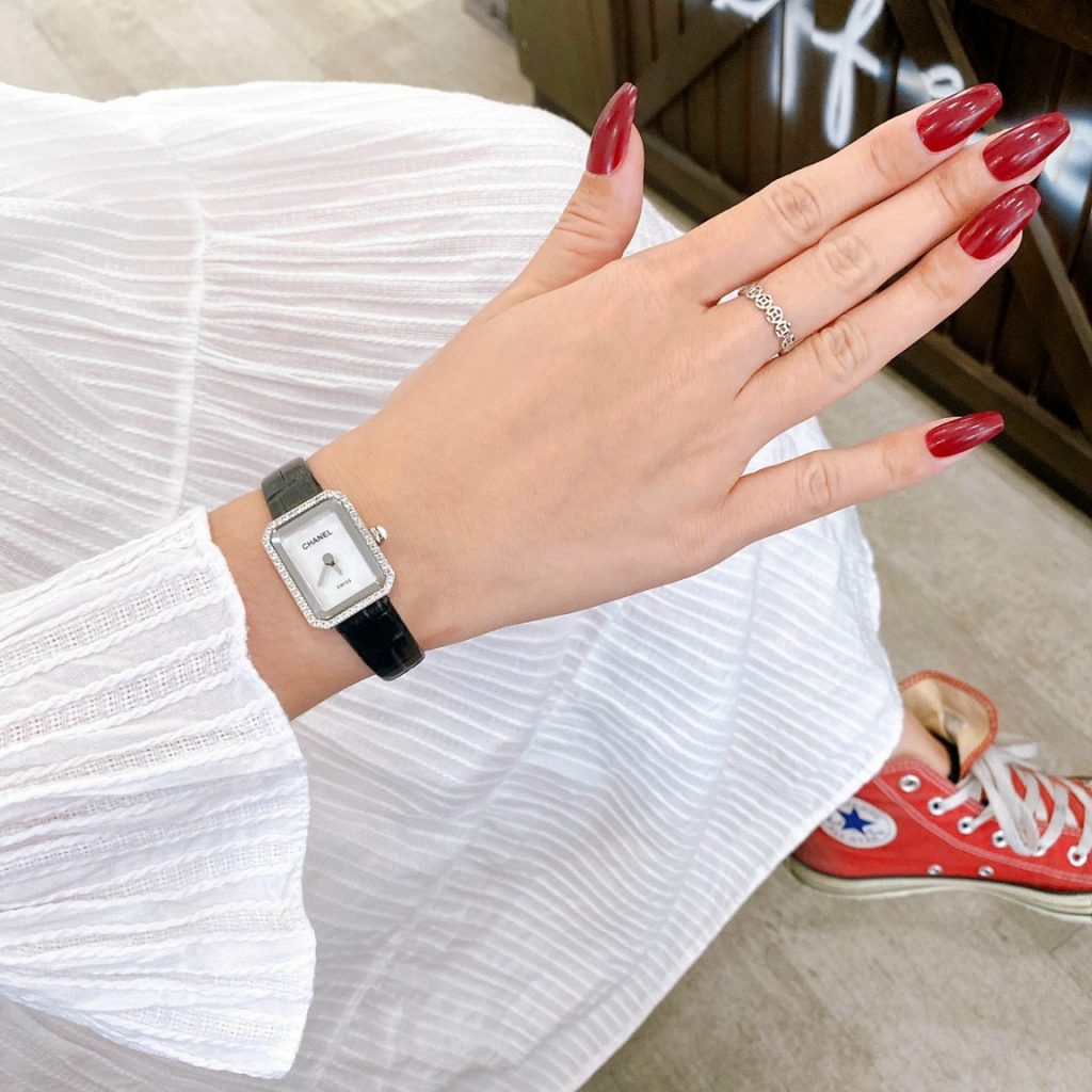 Đồng hồ Chanel nữ giá rẻ