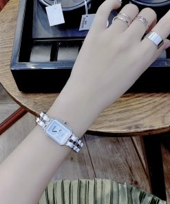 Đồng hồ Chanel nữ mặt chữ nhật