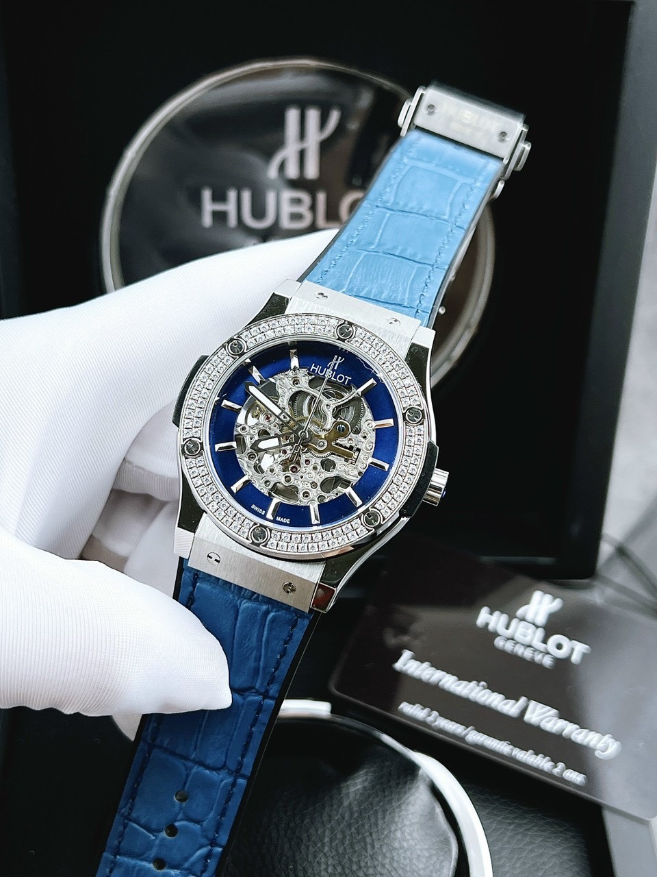 Đồng hồ Hublot nam dây da màu xanh dương Đồng hồ Hublot nam dây da màu xanh dương
