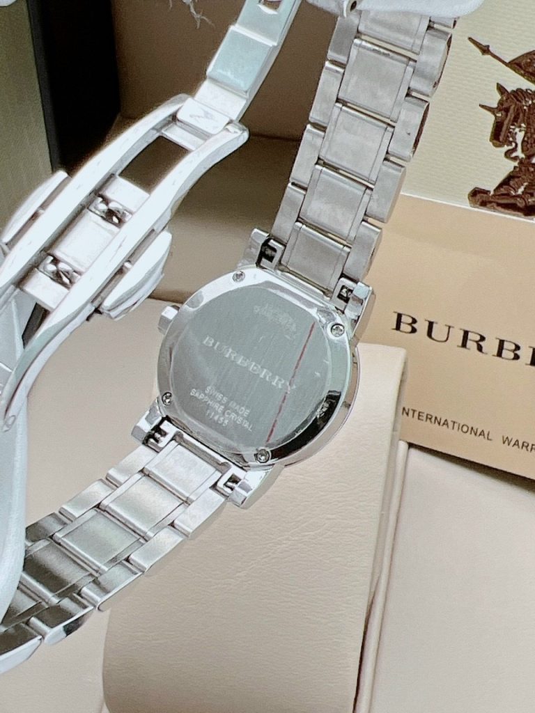 Đồng hồ Burberry dây kim loại