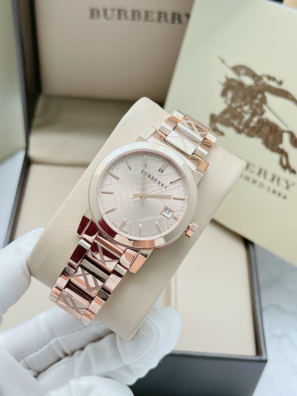 Đồng hồ Burberry nữ dây kim loại Đồng hồ Burberry nữ dây kim loại