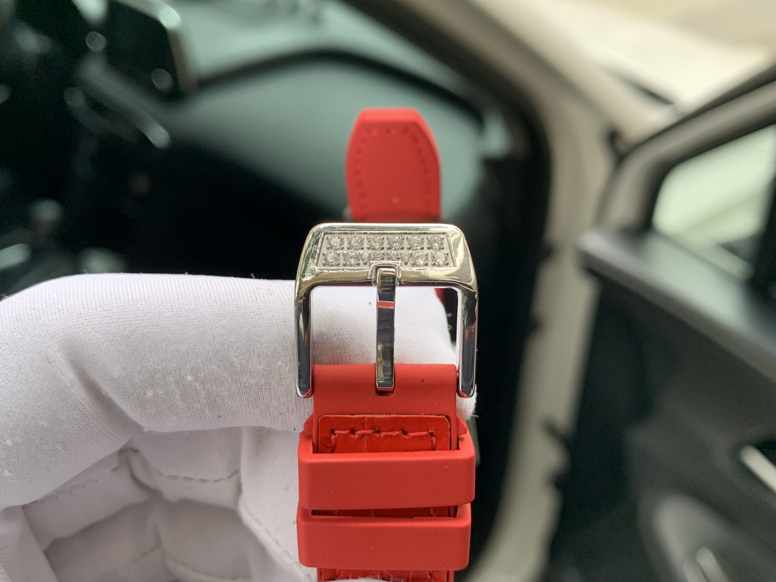 Đồng hồ Franck Muller nữ dây cao su màu đỏ Đồng hồ Franck Muller nữ dây cao su màu đỏ