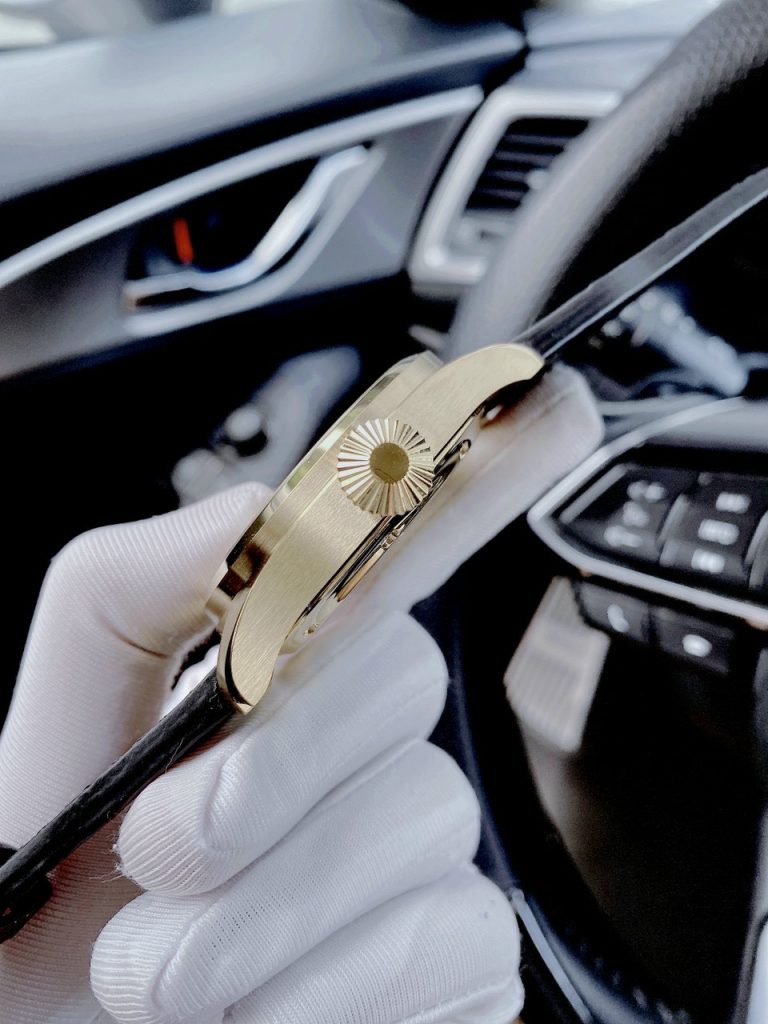 Đồng hồ IWC Schaffhausen nam dây da màu đen