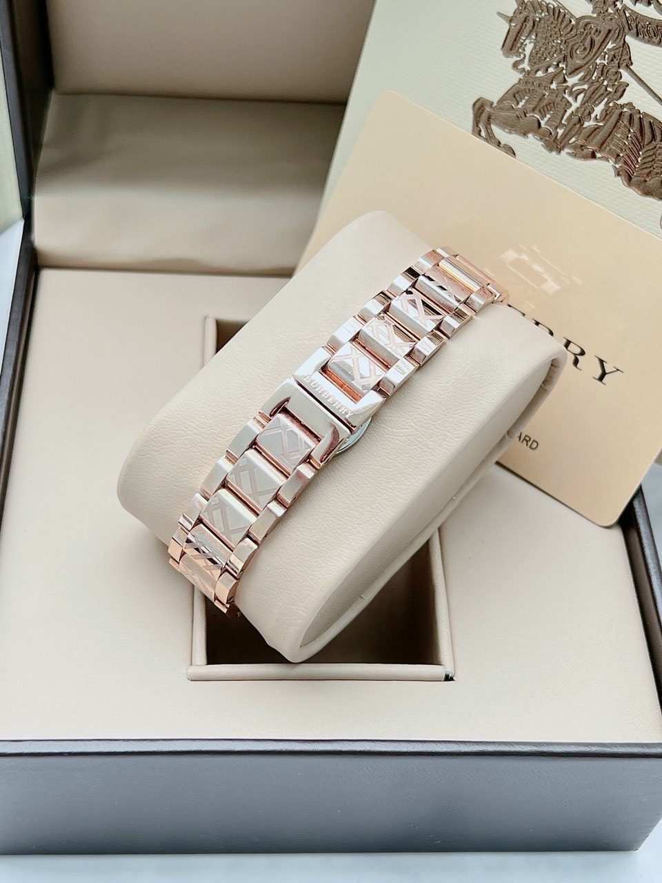 Đồng hồ nữ Burberry giá rẻ Đồng hồ nữ Burberry giá rẻ