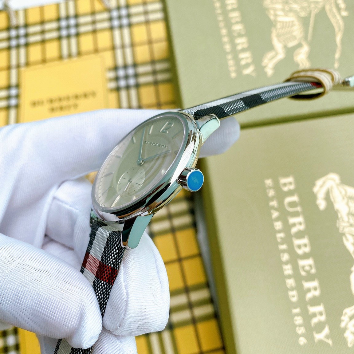 Đồng hồ Burberry cặp giá rẻ Đồng hồ Burberry cặp giá rẻ