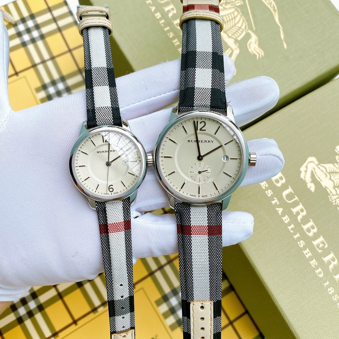 Đồng hồ Burberry đôi cặp Đồng hồ Burberry đôi cặp