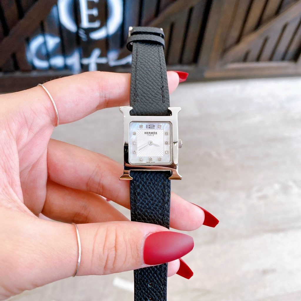 Đồng hồ Hermes nữ dây da màu đen