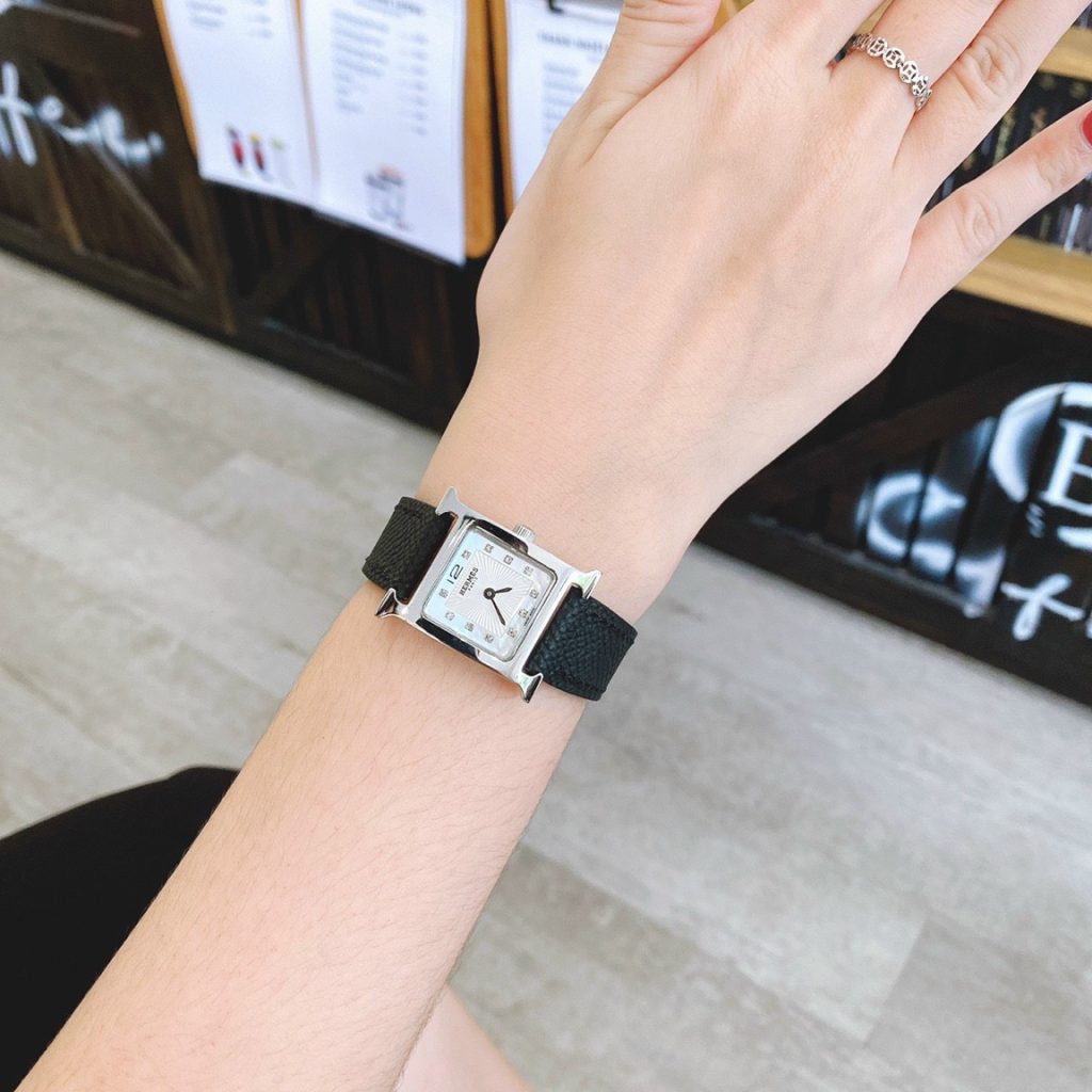 Đồng hồ Hermes nữ mặt vuông