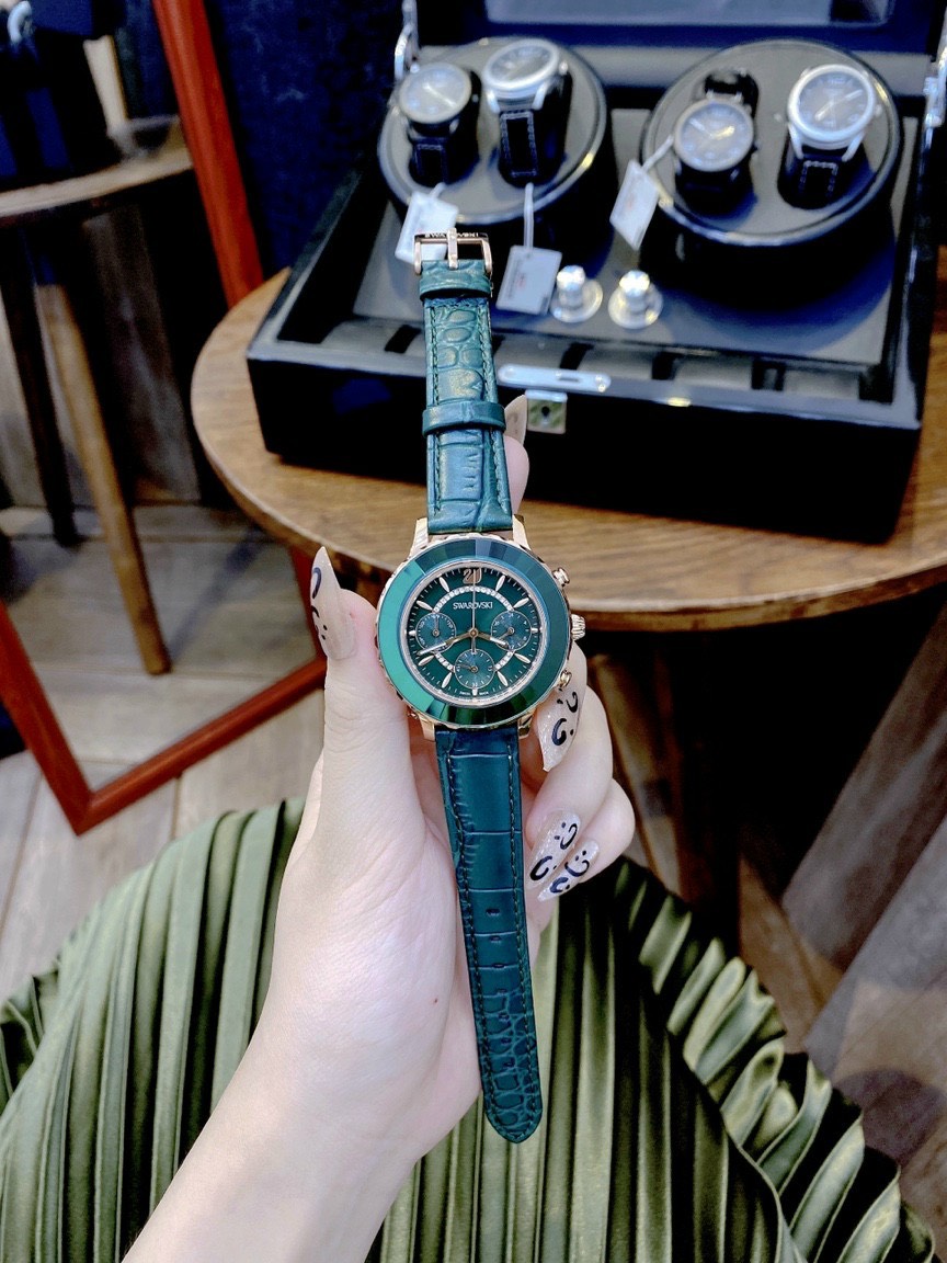 Đồng hồ Swarovski nữ dây da màu xanh lá cây Đồng hồ Swarovski nữ dây da màu xanh lá cây