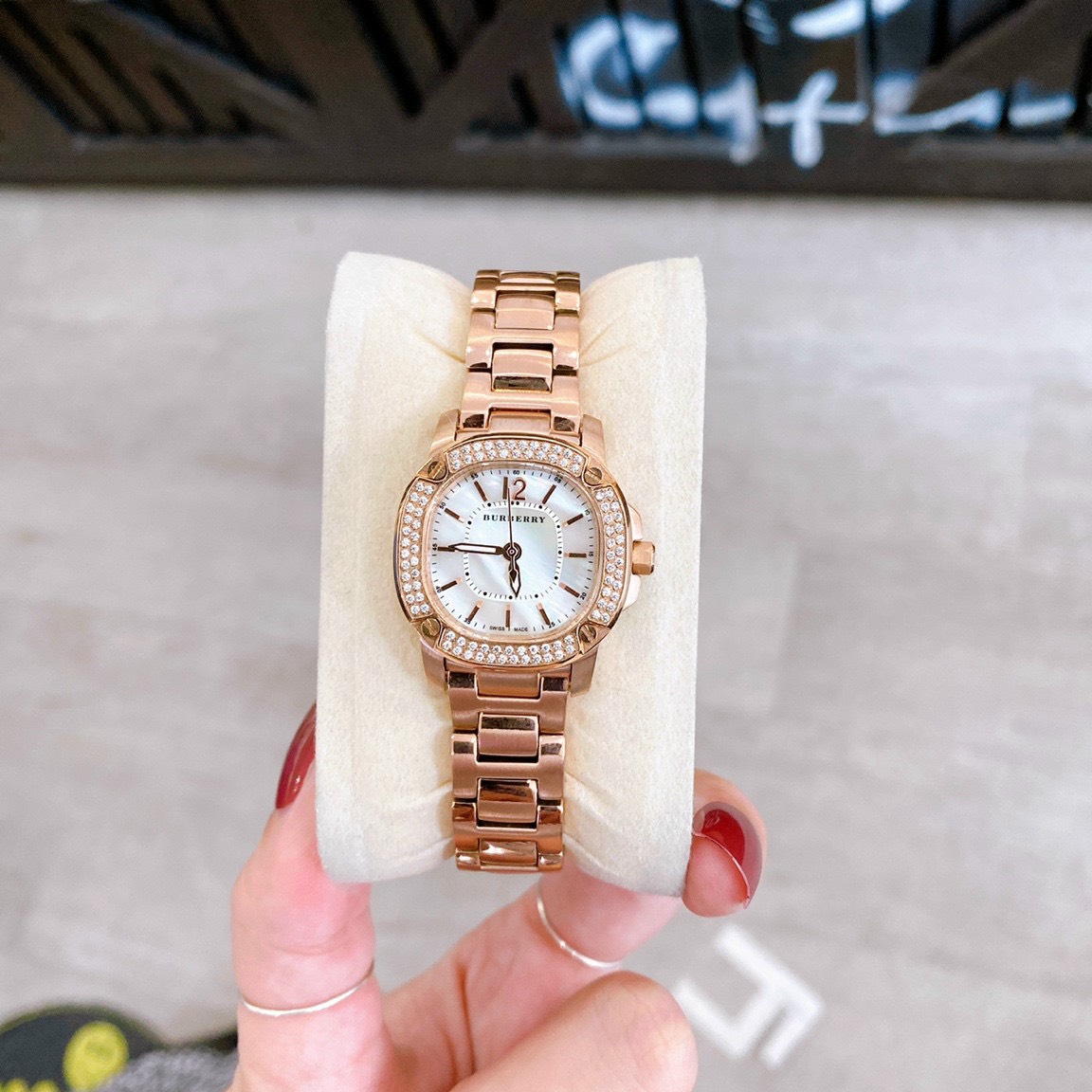 Đồng hồ Burberry mạ vàng Đồng hồ Burberry mạ vàng