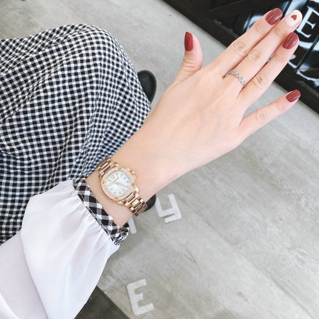 Đồng hồ Burberry nữ đính đá