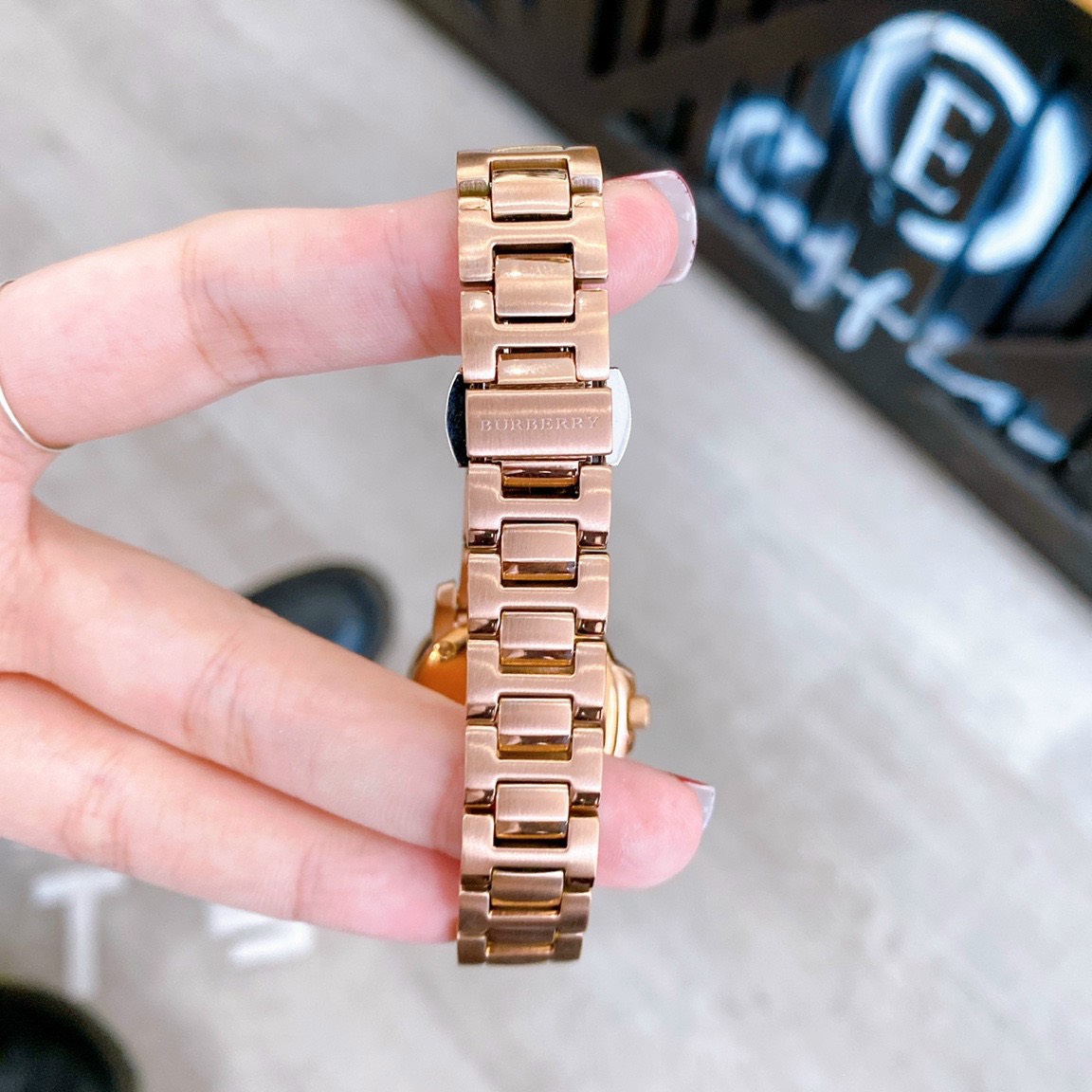 Đồng hồ Burberry nữ giá rẻ Đồng hồ Burberry nữ giá rẻ