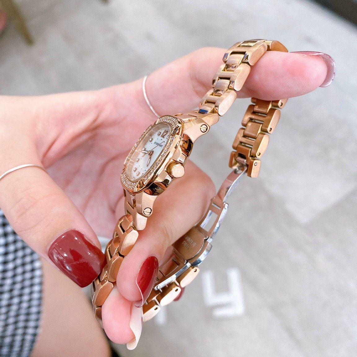 Đồng hồ Burberry nữ super fake Đồng hồ Burberry nữ super fake