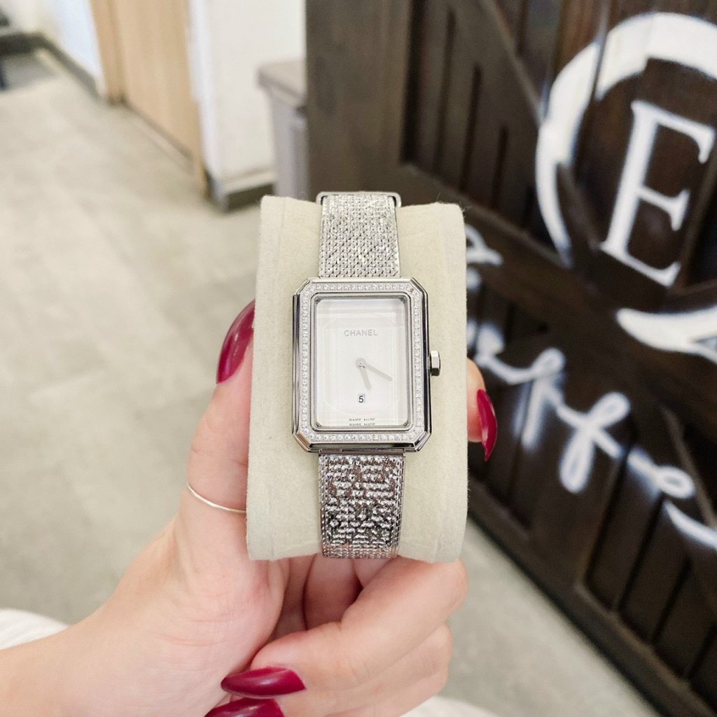 Đồng hồ Chanel đính đá
