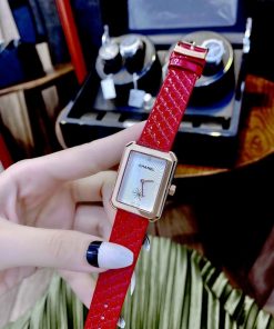 Đồng hồ Chanel nữ dây da màu đỏ