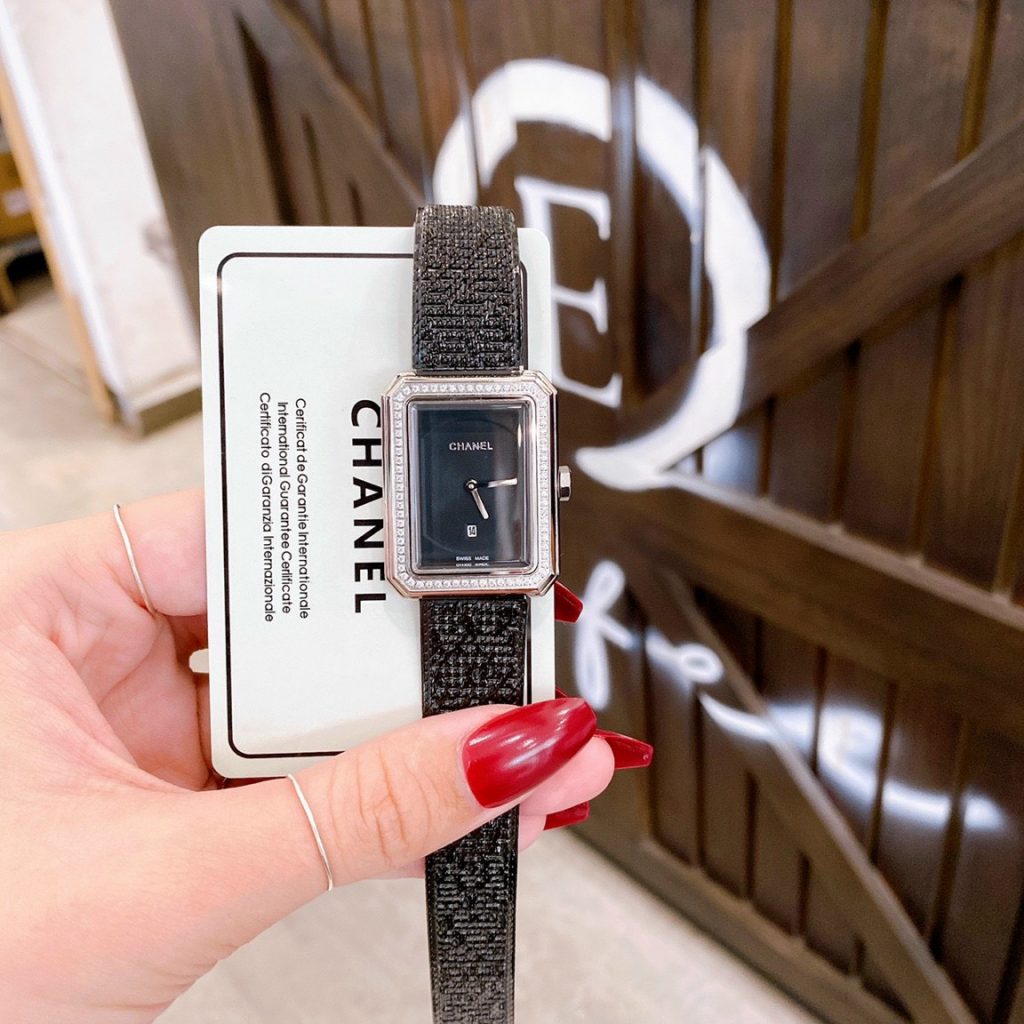 Đồng hồ Chanel nữ mặt chữ nhật