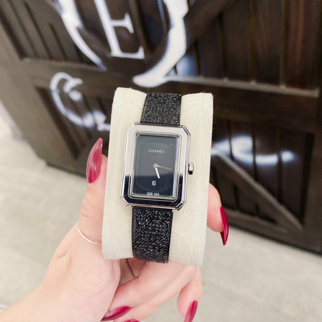 Đồng hồ Chanel nữ mặt chữ nhật