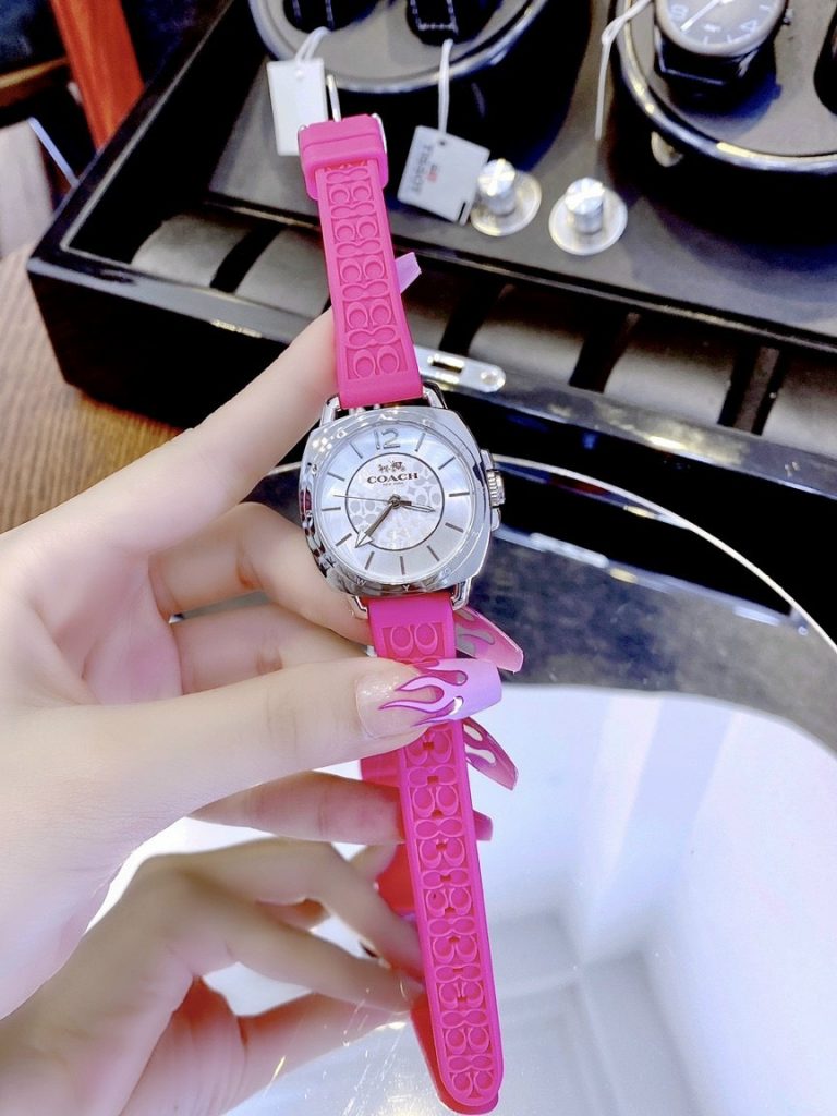 Đồng hồ Coach nữ dây cao su màu hồng