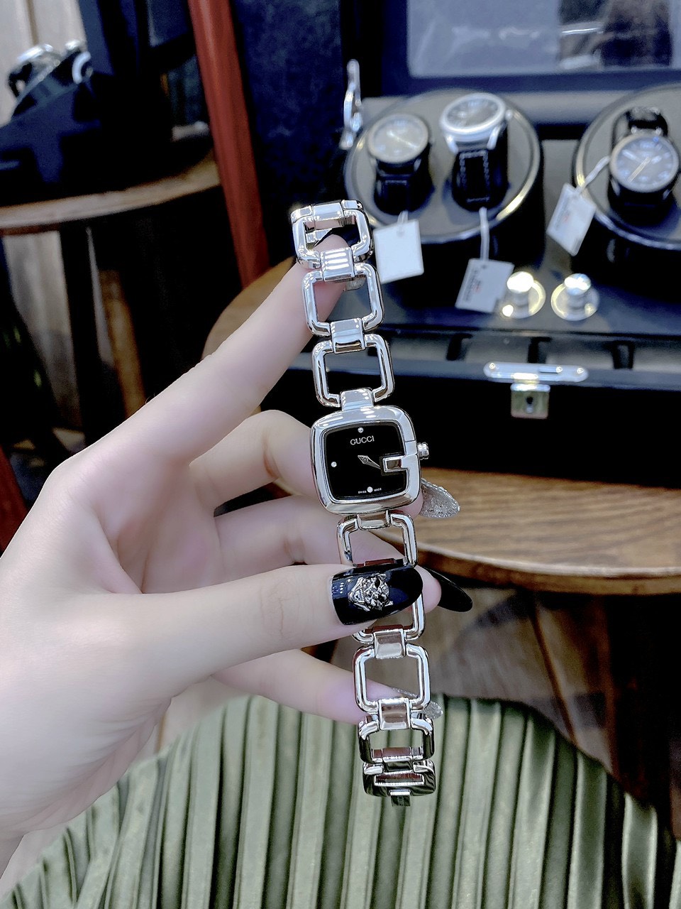 Đồng hồ Gucci nữ dây kim loại Đồng hồ Gucci nữ dây kim loại