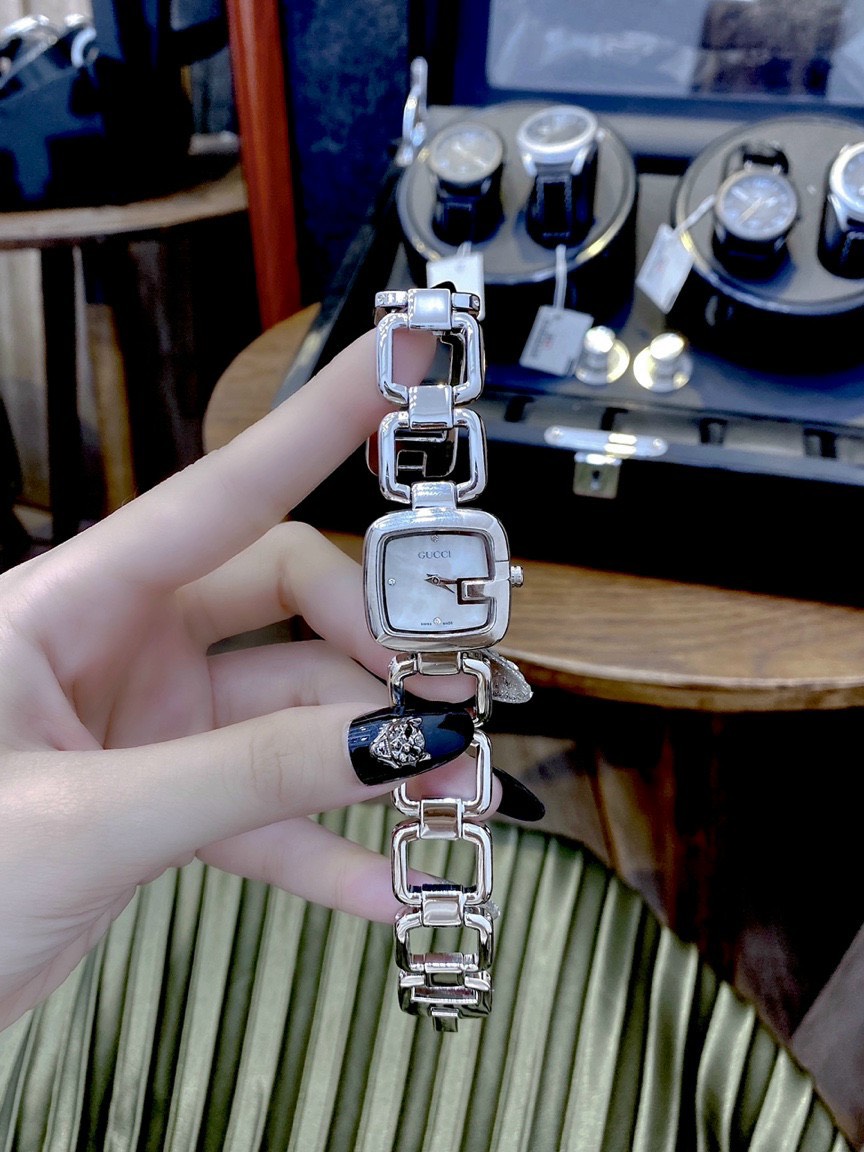 Đồng hồ Gucci nữ mặt vuông Đồng hồ Gucci nữ mặt vuông