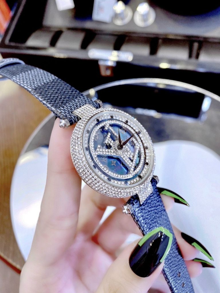 Đồng hồ Louis Vuitton mặt đá xoay