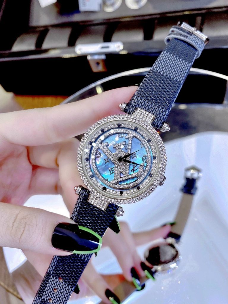 Đồng hồ Louis Vuitton nữ đính đá