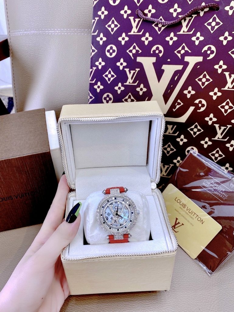 Đồng hồ Louis Vuitton nữ mặt đá xoay