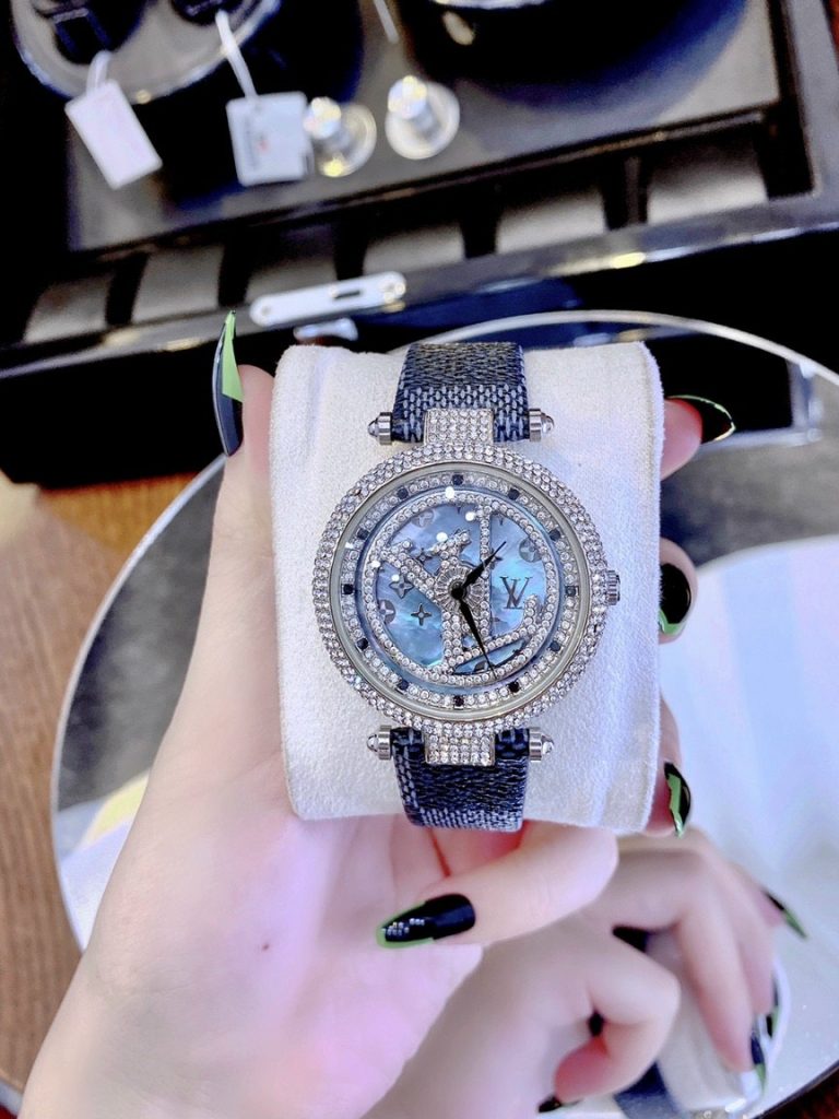 Đồng hồ Louis Vuitton nữ siêu cấp