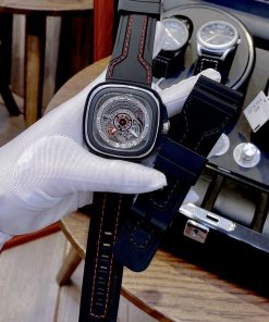 Đồng hồ SevenFriday nam dây cao su màu đen