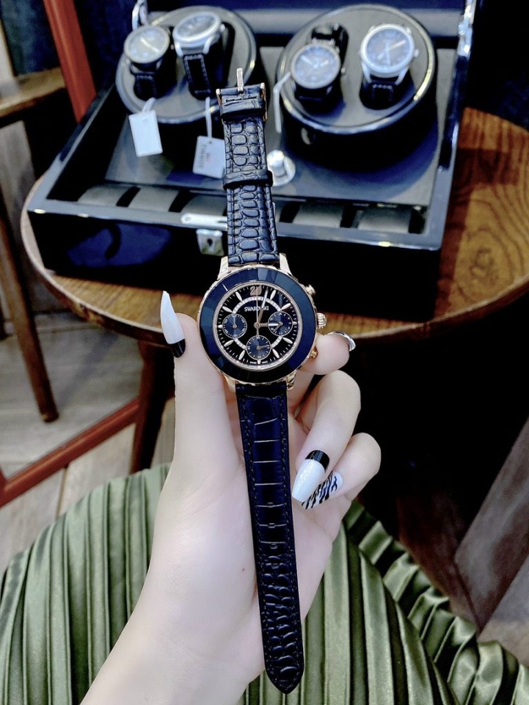 Đồng hồ Swarovski nữ dây da màu đen