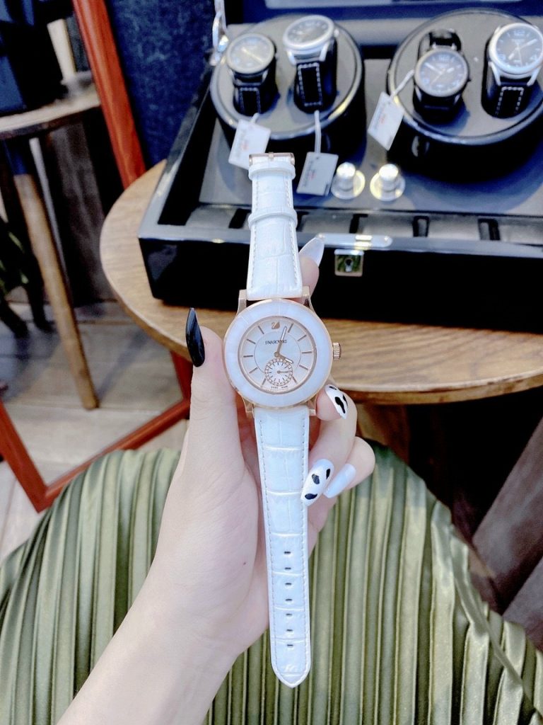 Đồng hồ Swarovski nữ dây da màu trắng