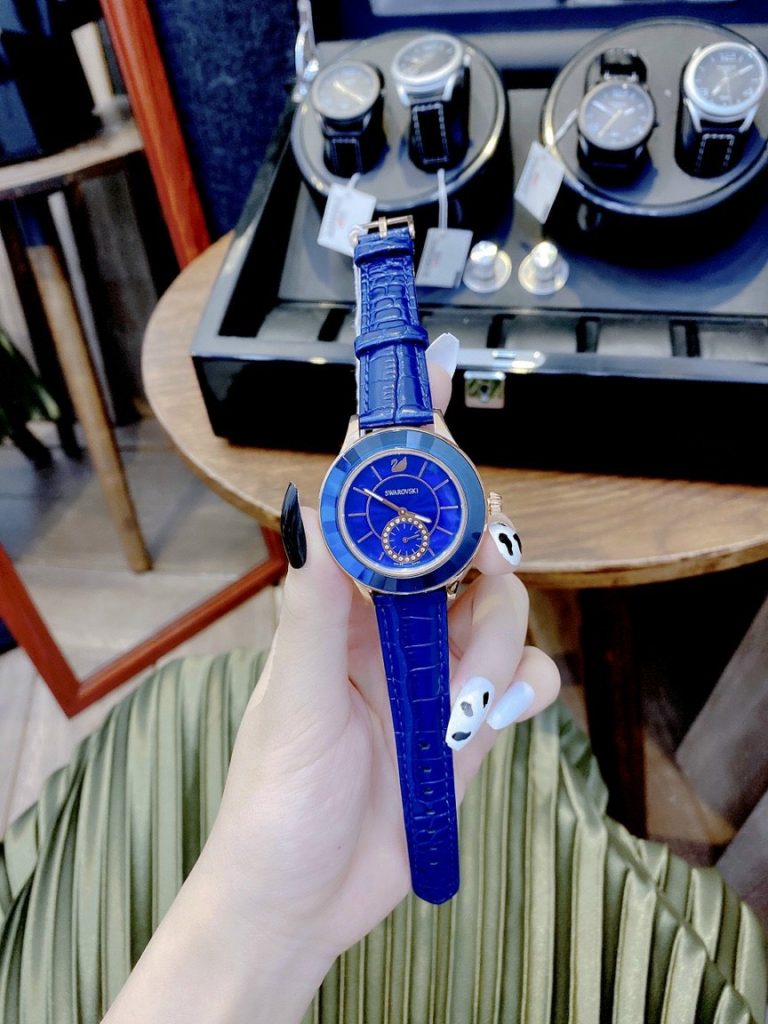 Đồng hồ Swarovski nữ dây da màu xanh dương