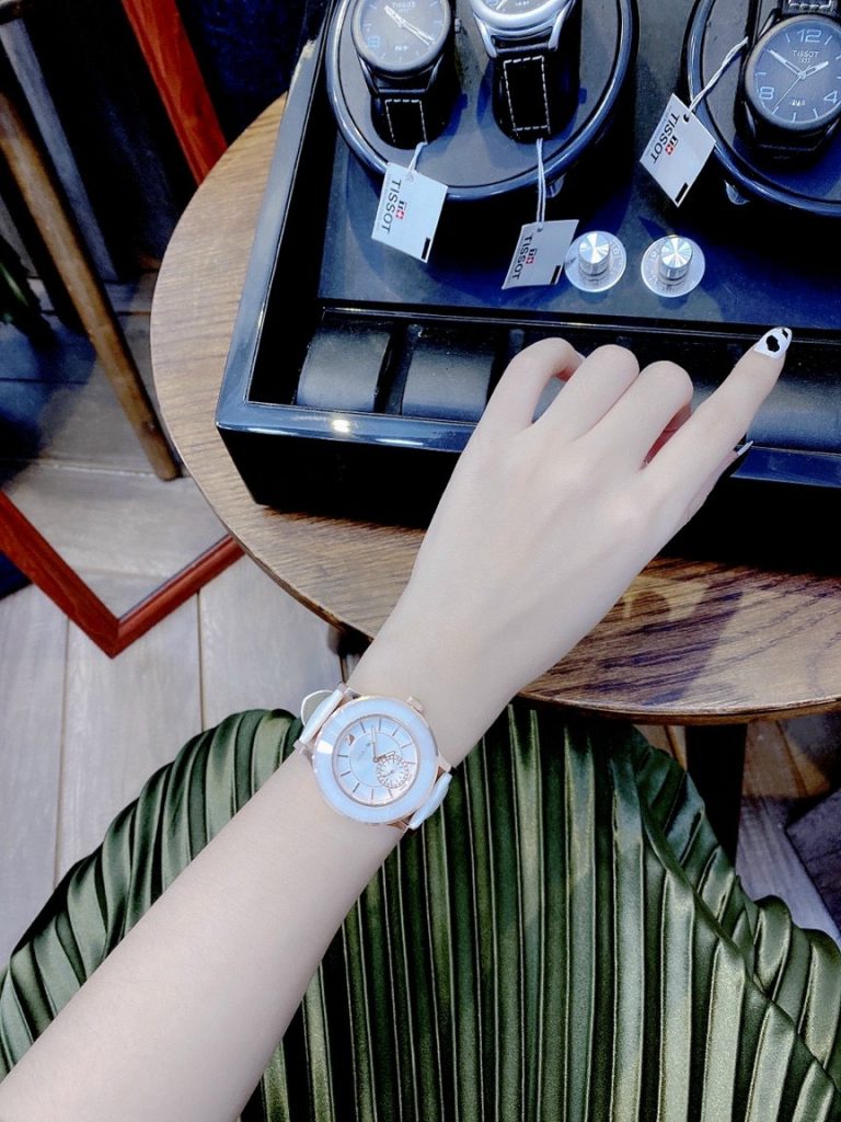 Đồng hồ Swarovski nữ mặt tròn