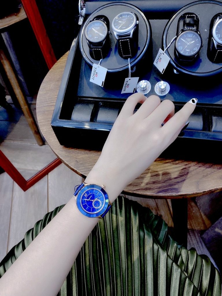Đồng hồ Swarovski nữ mặt tròn