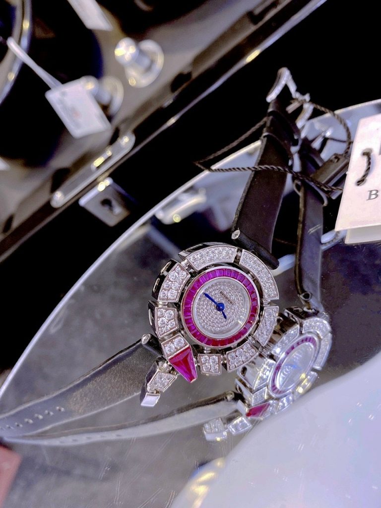 Đồng hồ BvlGari nữ đính đá