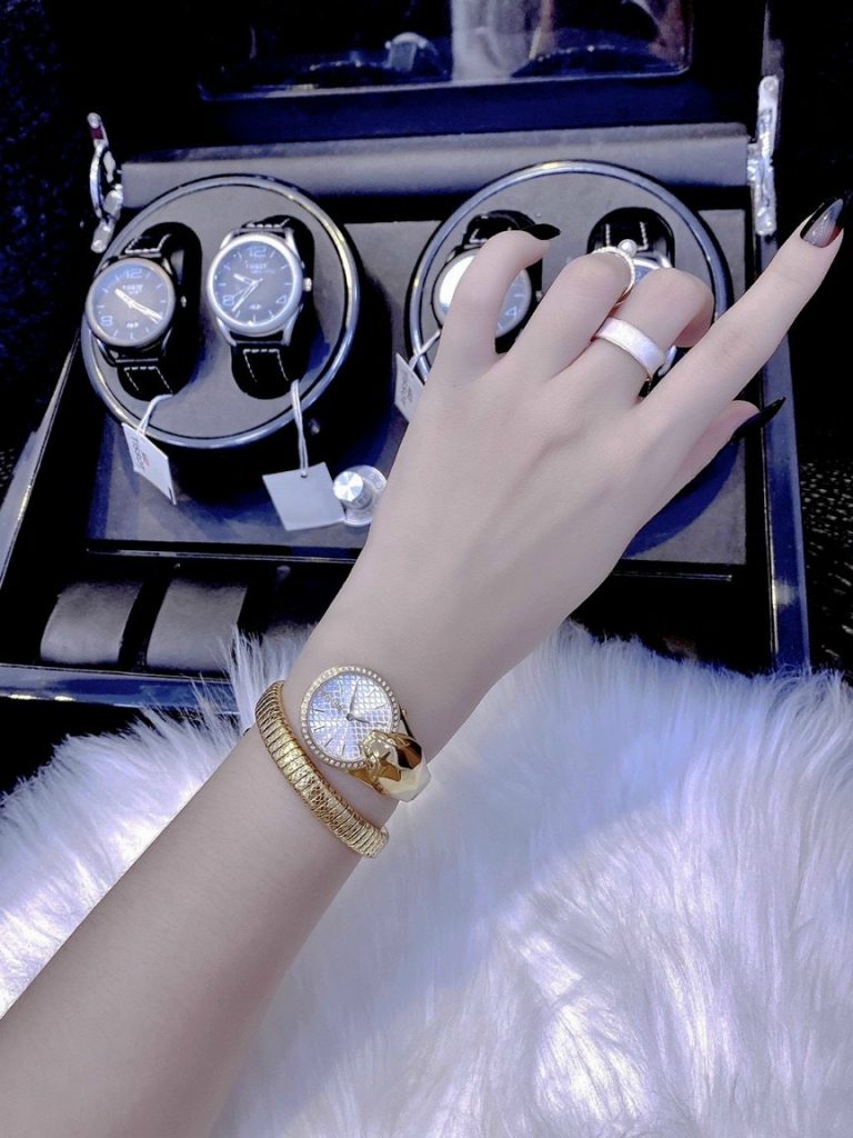 Đồng hồ Bvlgari rắn ngậm tiền